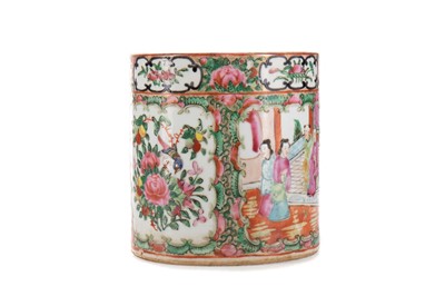 Lot 1073 - AN EARLY 20TH CENTURY CHINESE FAMILLE ROSE BRUSH POT