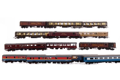 Lot 1055 - HORNBY COACHES, WAGONS AND ROLLING STOCK