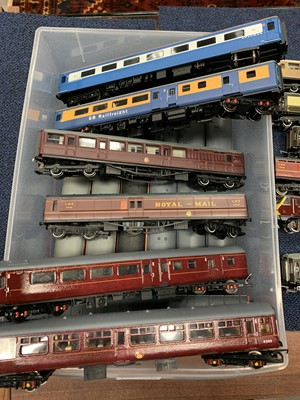 Lot 1055 - HORNBY COACHES, WAGONS AND ROLLING STOCK