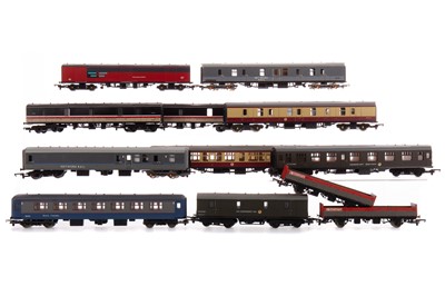 Lot 1057 - LIMA CARRIAGES AND ROLLING STOCK