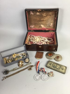 Lot 11 - A LOT OF TWO PLAID BROOCHES AND OTHER JEWELLERY