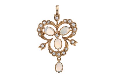Lot 1210 - AN OPAL AND PEARL PENDANT BROOCH