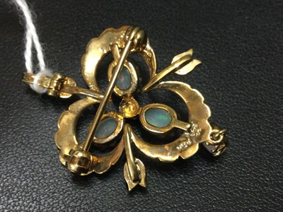 Lot 1210 - AN OPAL AND PEARL PENDANT BROOCH