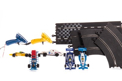 Lot 904 - A COLLECTION OF SCALEXTRIC