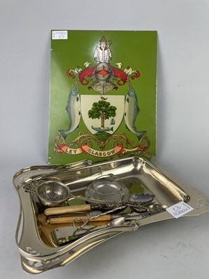 Lot 87 - AN ARGYLL & SUTHERLAND HIGHLANDERS CAP BADGE AND OTHER ITEMS