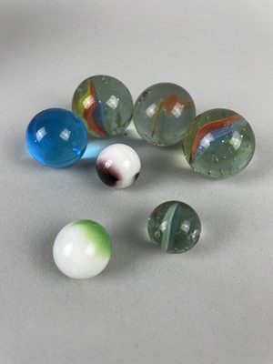 Lot 124 - A COLLECTION OF MARBLES