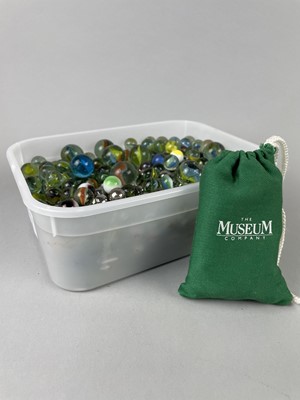 Lot 124 - A COLLECTION OF MARBLES