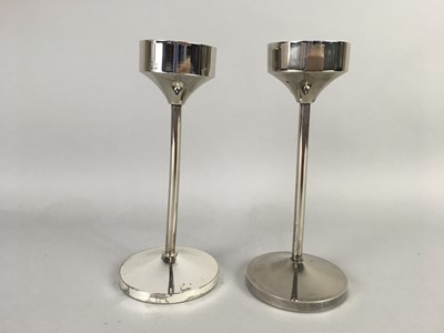 Lot 280 - A PAIR OF PLATED CANDLESTICKS, CRYSTAL AND CUT GLASS AND OTHER ITEMS