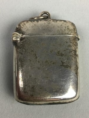 Lot 174 - A LOT OF SILVER AND PLATED OBJECTS