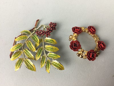 Lot 201 - A COLLECTION OF COSTUME JEWELLERY