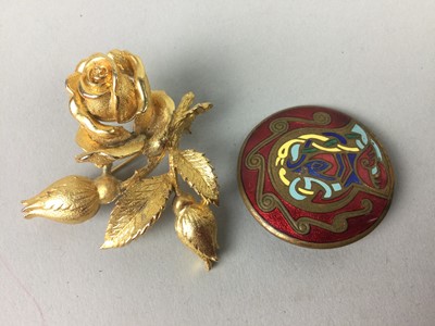 Lot 210 - A COLLECTION OF COSTUME JEWELLERY