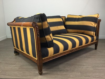 Lot 292 - A 20TH CENTURY TWO SEAT SETTEE