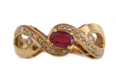 Lot 411 - A RUBY AND DIAMOND RING