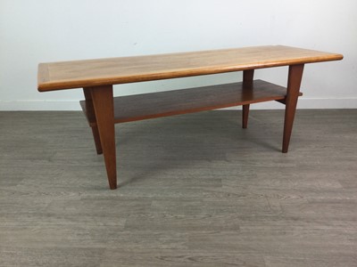 Lot 327 - A RETRO STYLE COFFEE TABLE