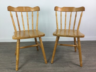 Lot 326 - A PINE CIRCULAR DINING TABLE AND FOUR CHAIR