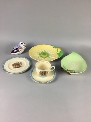 Lot 365 - A ROYAL CROWN DERBY OWL PAPERWEIGHT AND OTHER CERAMICS