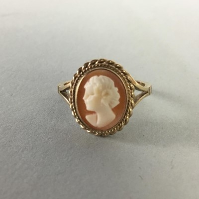 Lot 367 - A LOT OF CAMEO JEWELLERY INCLUDING RINGS, BROOCHES AND A PENDANT