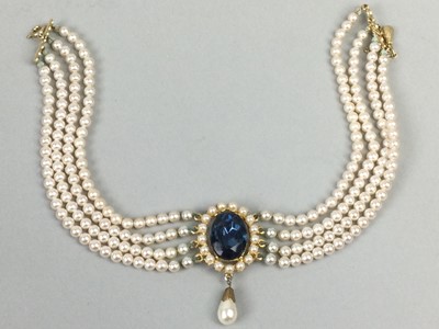 Lot 386 - A COLLECTION OF COSTUME JEWELLERY