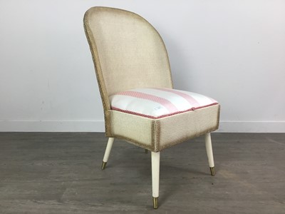 Lot 318 - A LLOYD LOOM BEDROOM CHAIR AND LINEN BOX