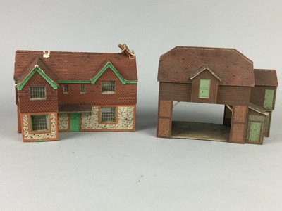 Lot 319 - A LOT OF MODEL RAILWAY ACCESSORIES