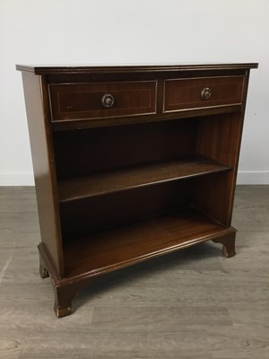 Lot 435 - A REPRODUCTION MAHOGANY OPEN BOOKCASE