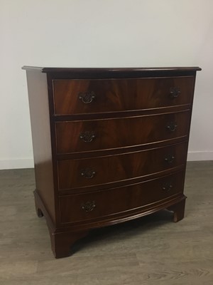 Lot 429 - A MAHOGANY REPRODUCTION BOW FRONT CHEST OF DRAWERS