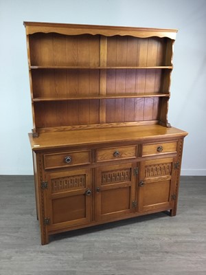 Lot 427 - AN OAK WELSH DRESSER