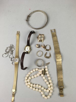 Lot 5 - A COLLECTION OF GOLD AND OTHER JEWELLERY