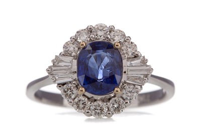 Lot 482 - A SAPPHIRE AND DIAMOND CLUSTER RING
