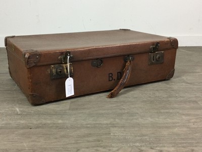 Lot 129 - A VINTAGE VICTOR LUGGAGE HATBOX ALONG WITH TWO SUITCASES AND A TRAVEL CASE