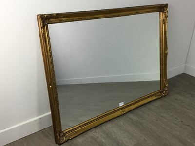 Lot 27 - A REPRODUCTION WALL MIRROR IN GILT FRAME