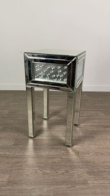 Lot 125 - A MODERN MIRRORED LAMP TABLE