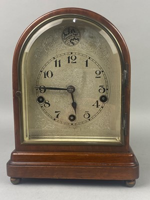 Lot 224 - AN EDWARDIAN MANTEL CLOCK