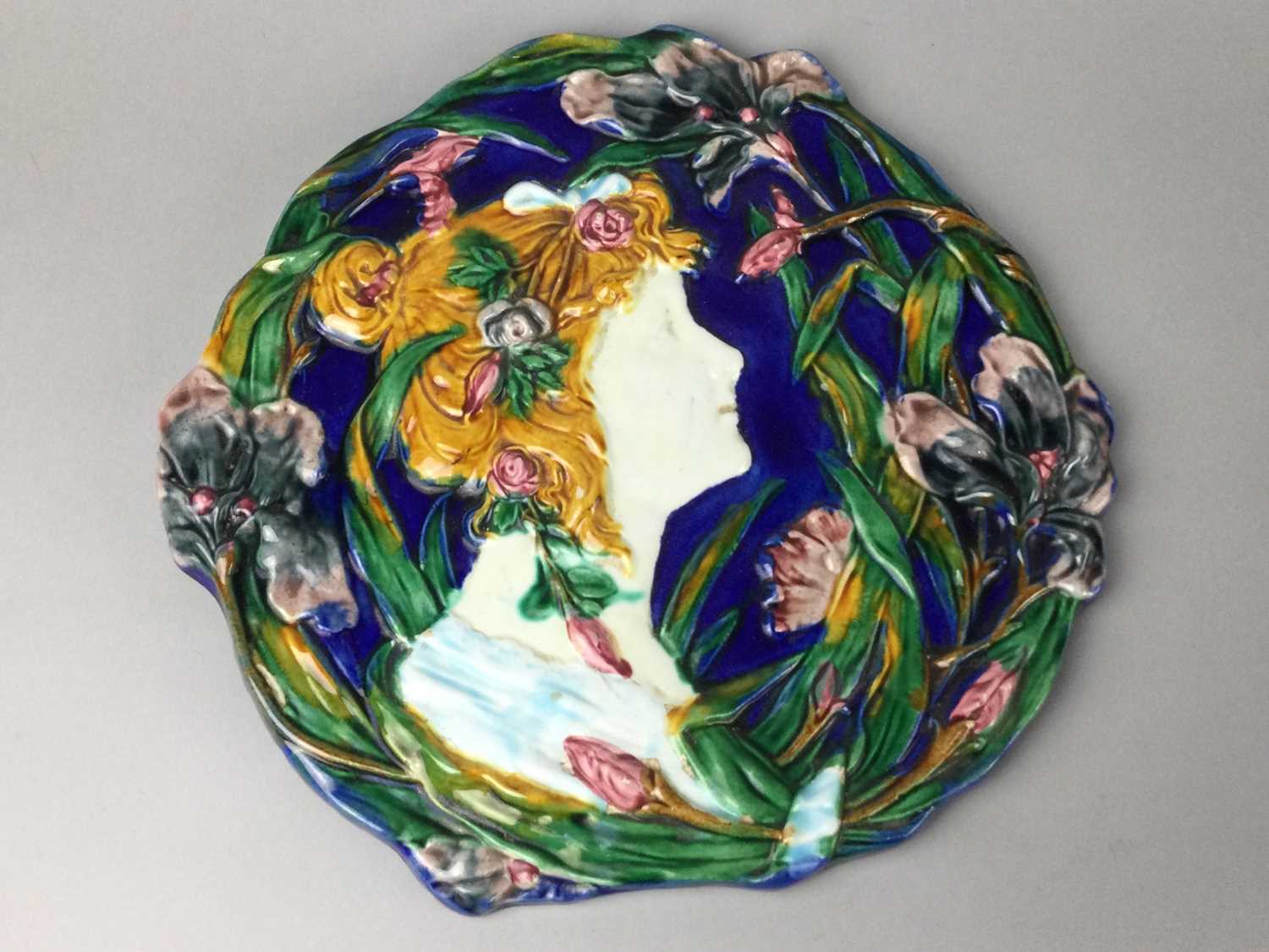 Lot 92 - AN ART NOUVEAU STYLE MAJOLICA PLAQUE