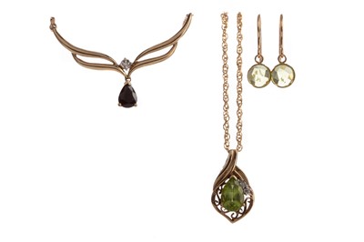Lot 512 - A SAPPHIRE AND DIAMOND NECKLET ALONG WITH A COLLECTION OF PERIDOT ITEMS