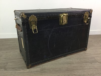 Lot 89 - AN EARLY 20TH CENTURY CABIN TRUNK