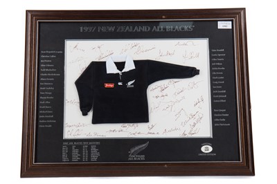 Lot 1502 - 1997 NEW ZEALAND ALL BLACKS AUTOGRAPH DISPLAY