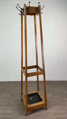 Lot 280 - A 20TH CENTURY COATSTAND