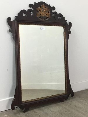 Lot 255 - A GEORGIAN WALL MIRROR