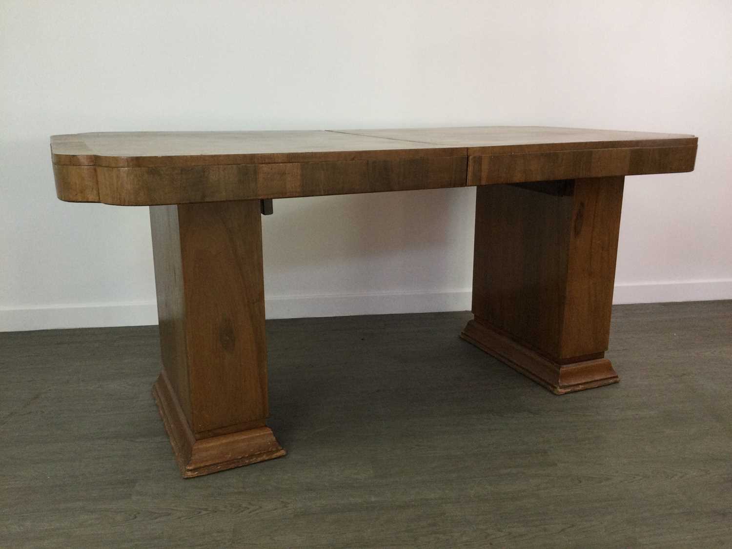 Lot 400 - AN ART DECO ‘CLOUD’ DINING SUITE