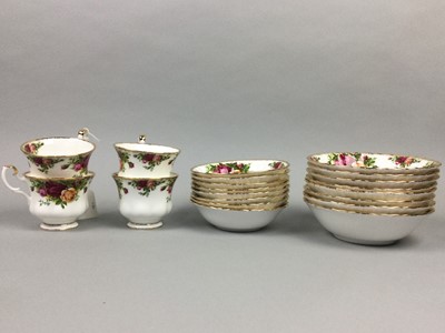 Lot 85 - A ROYAL ALBERT 'OLD COUNTRY ROSES' PART DINNER SERVICE