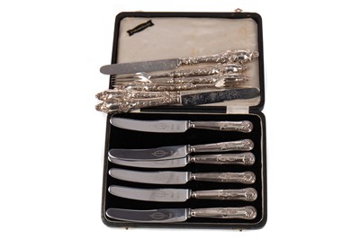 Lot 138 - A SET OF SIX ELIZABETH II SILVER HANDLED FRUIT KNIVES, ALONG WITH CAKE KNIVES AND FORKS