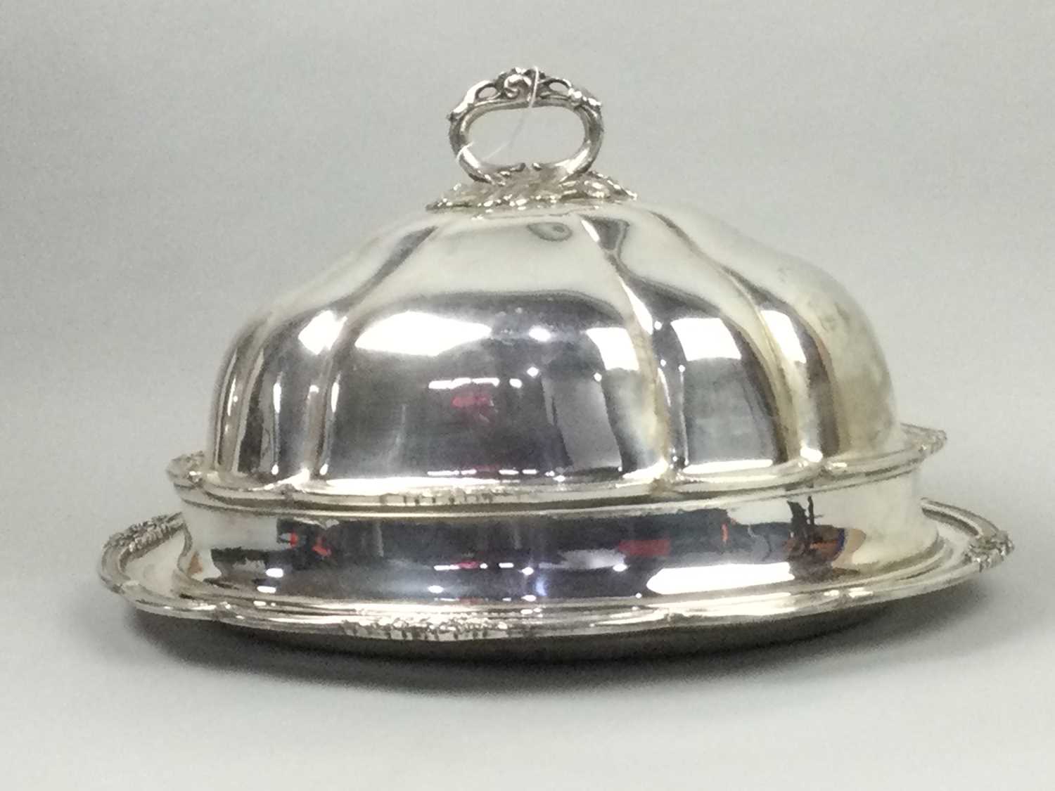 Lot 125 - A LATE 19TH/EARLY 20TH CENTURY SILVER PLATED MEAT DISH AND COVER