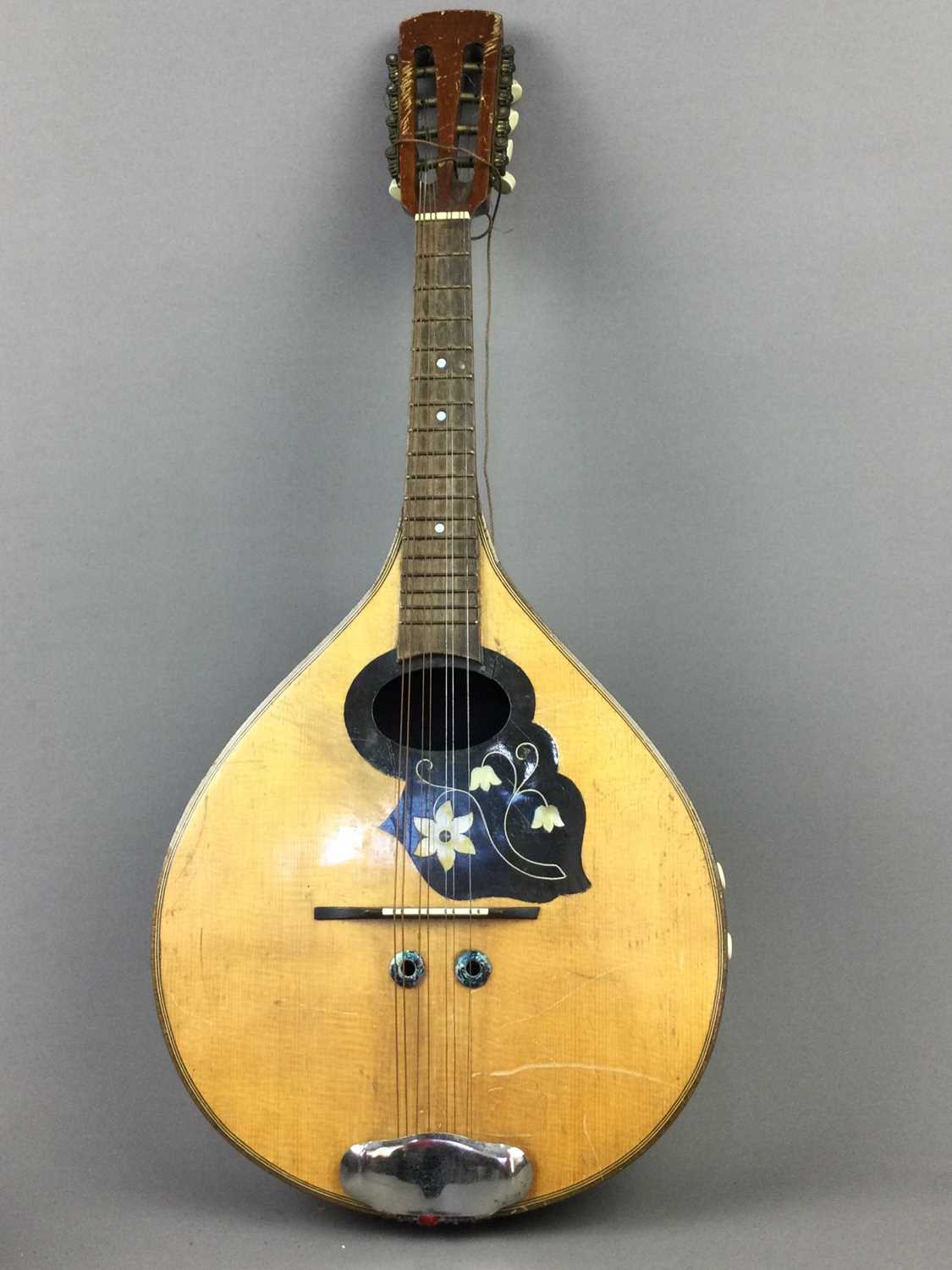 Lot 375 - A MANDOLIN