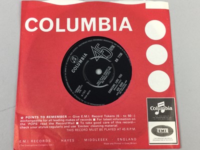 Lot 395 - A COLLECTION OF VINYL SINGLE RECORDS