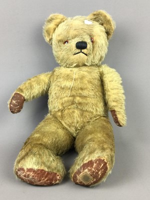 Lot 414 - A COLLECTION OF VINTAGE TEDDY BEARS