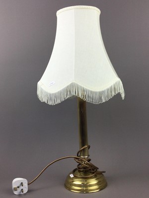 Lot 417 - A COLLECTION OF TABLE LAMPS