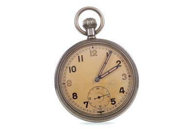 Lot 827 - A MILITARY POCKET WATCH