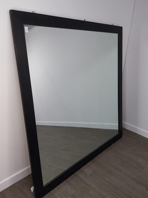 Lot 425 - A LARGE WALL MIRROR