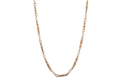 Lot 513 - A GOLD AND PEARL NECKLACE